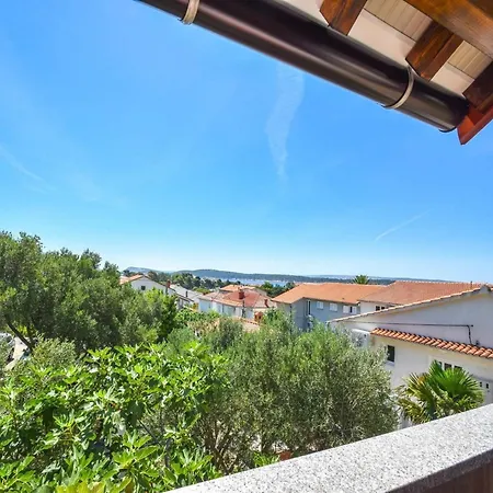 Jaklin - With Balcony And Sea View Apartmán *