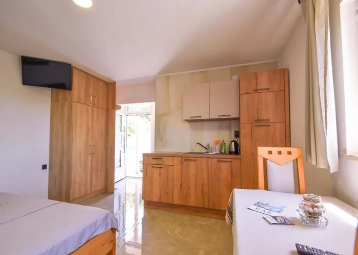 Jaklin - With Balcony And Sea View 아파트