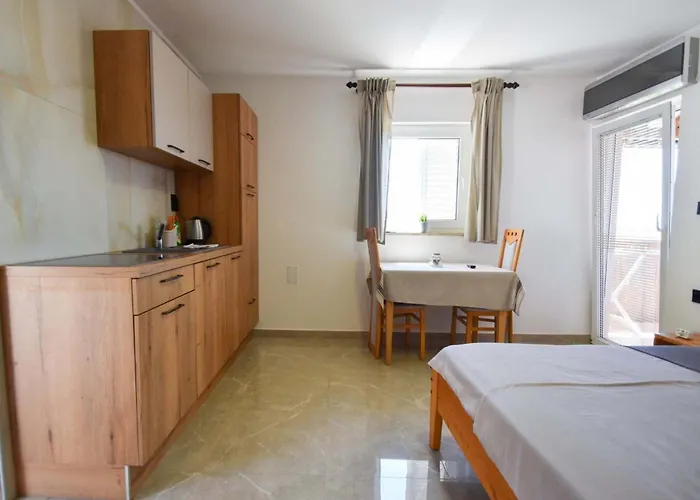Jaklin - With Balcony And Sea View